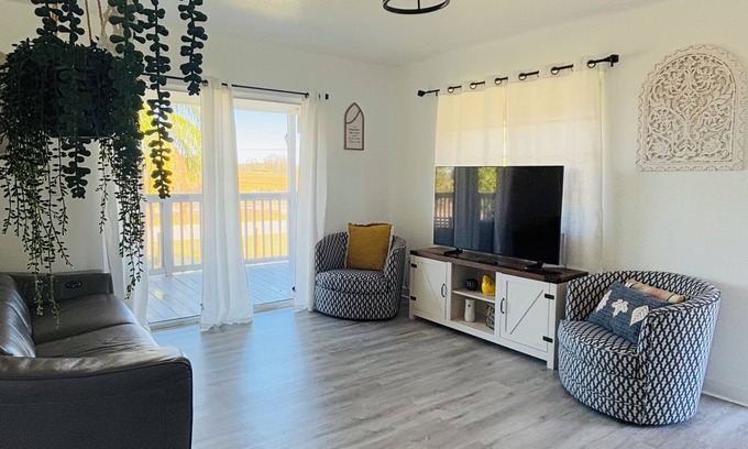 Clewiston House | Rancho Alegre country getaway Bring your boat -lake is 15 mts away. PET FRIENDLY