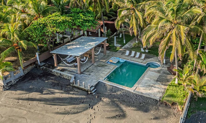Acajutla House | Rancho Cantamar - Metalio
