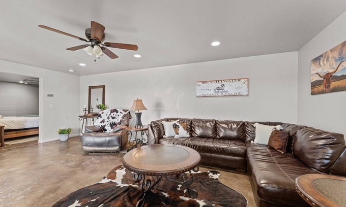 Wickenburg House | Rancho Vista Dos w/horse stalls