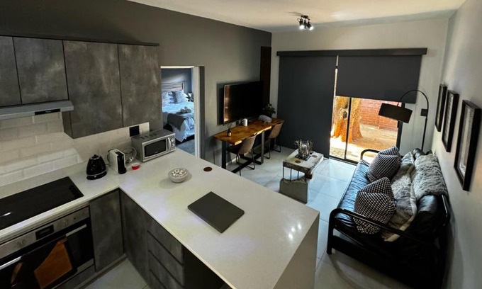 Menlo Park Apartment | Rand Corner Crib