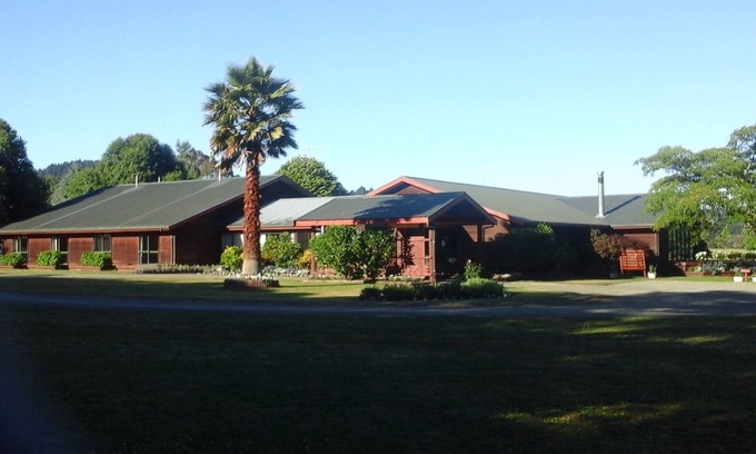 Murupara Cabin | Rangitaiki River Lodge Below Te Urewera Mountain Forest