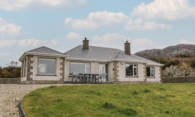 Donegal House | RANNY ROE, pet friendly, with open fire in Portsalon, County Donegal