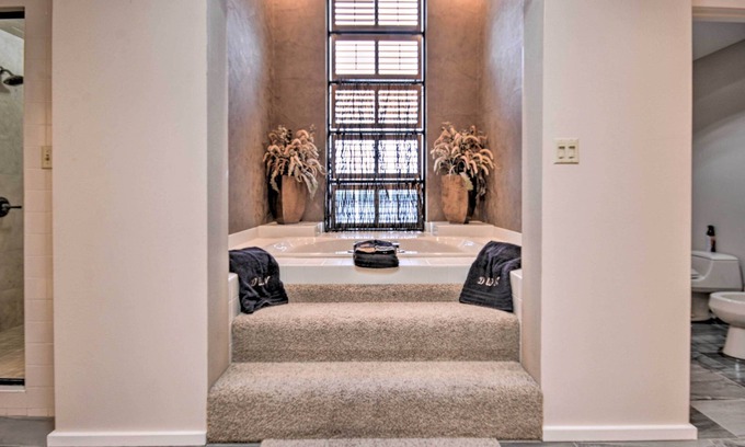 Ransom Canyon Villa | Ransom Canyon Villa w/Pool - Steps to Lake!