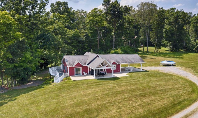 Himrod Cottage | Rapalee Retreat - Wine and Lake Lovers Take Notice!
