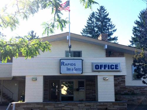 Wisconsin Rapids Hotel | Rapids Inn & Suites