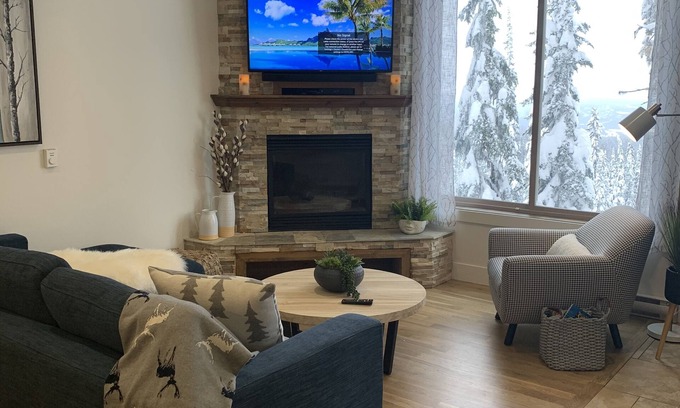 Silver Star Mountain Apartment | Rare 1 bedroom suite on The Ridge with private hot tub