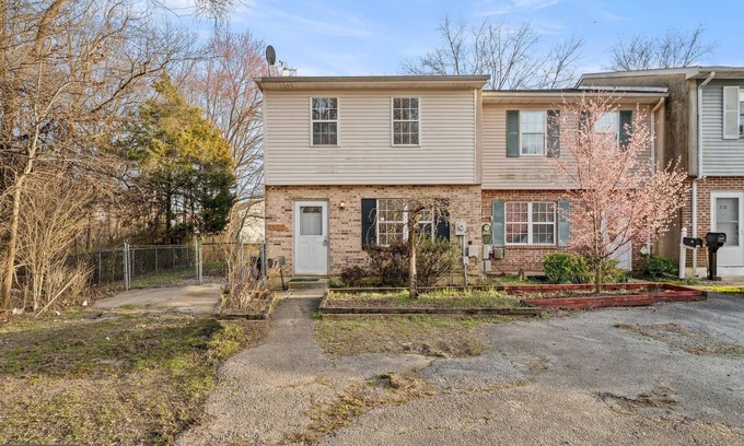 Newark House | Rare 1King+1Queen+4Twin Charming 3-bedroom Private townhome at Newark, DE