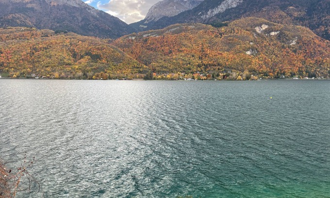 Bredannaz Apartment | Rare 2 Bedroom With Private Beach on Lake Annecy