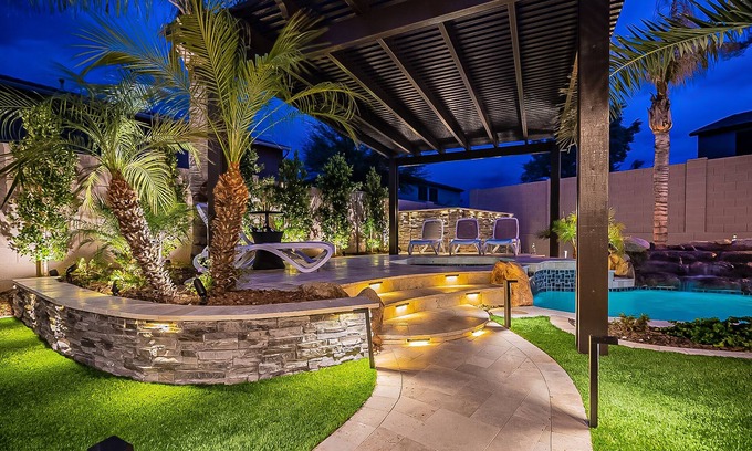 Peoria House | RARE 8BR/5.5 Bathroom Home w/HEATED pool, Hot Tub, Billiards, & Game Room -P