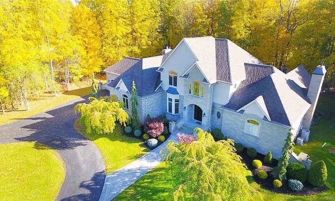 Spring Brook House | Rare! Buffalo Mansion with deck on Caszenovia creek