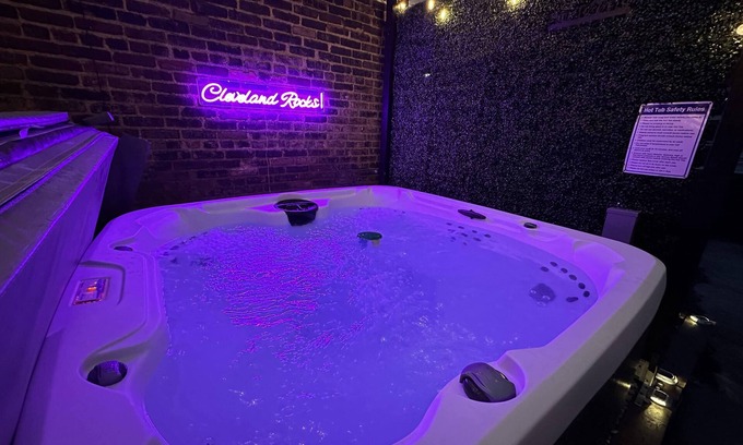 University Circle Apartment | Rare Cleveland Apt: Heart of Little Italy! With Sauna & Hot Tub!