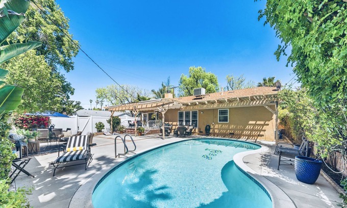 Northridge House | RARE DEAL New Beautiful 3 Bedroom/Heated Pool/Barbeque