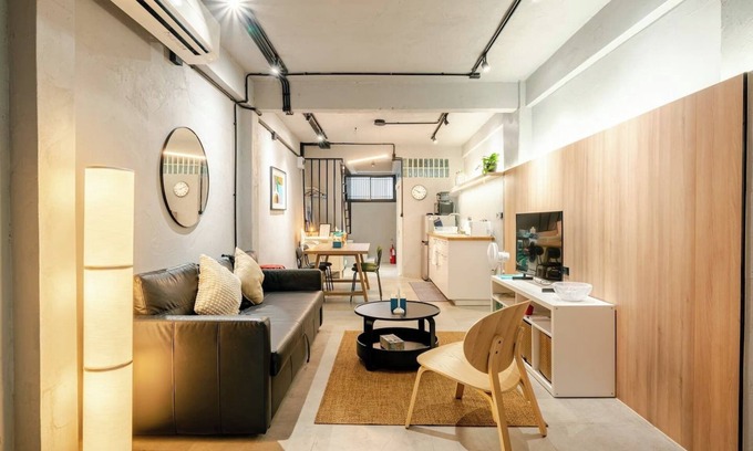 Yan Nawa House | Rare Designer Townhouse Perfect for Groups | 8 mins to BTSn