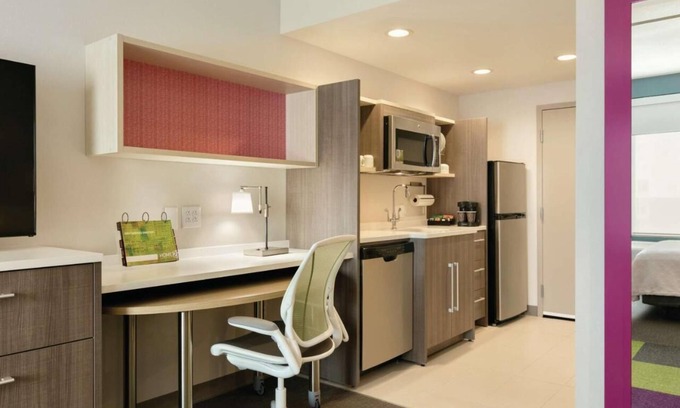 Williamsville Hotel | Rare Find! 2 Convenient Units! Kitchen, Pool, Free Breakfast and Parking!