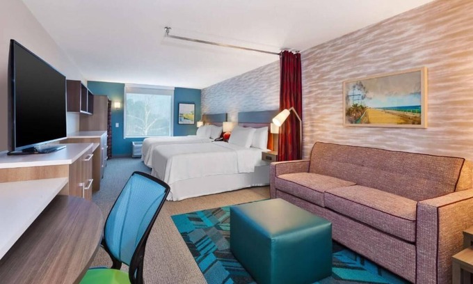 Wilmington Hotel | Rare Find! 2 Units w/FREE Breakfast, Outdoor Pool, Close to Wrightsville Beach!