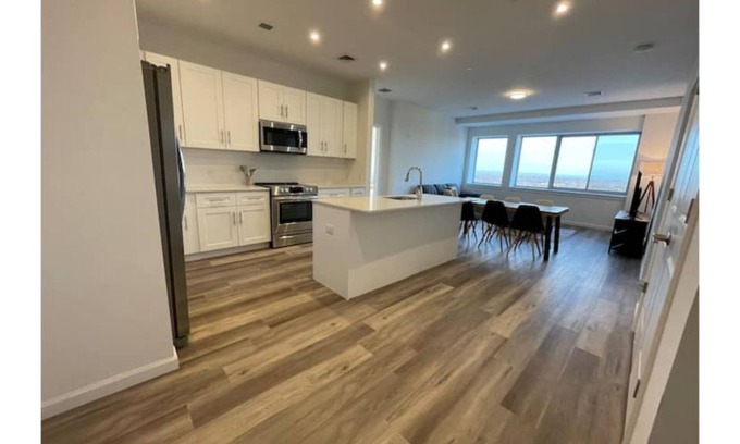 Fort Lee Apartment | Rare find 7 minutes from NYC Fort Lee private Apt