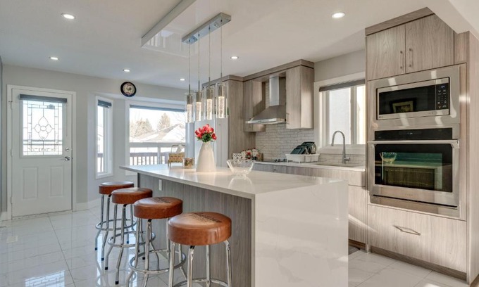 Calgary Ski Chalet | Rare Find fully renovated 6 bedroom 3 bath and both levels