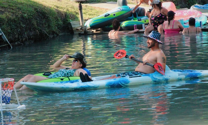 Seguin Cabin | Rare Find! New waterfront Cabin with kayaking, hiking, pools & hot tub! SG20
