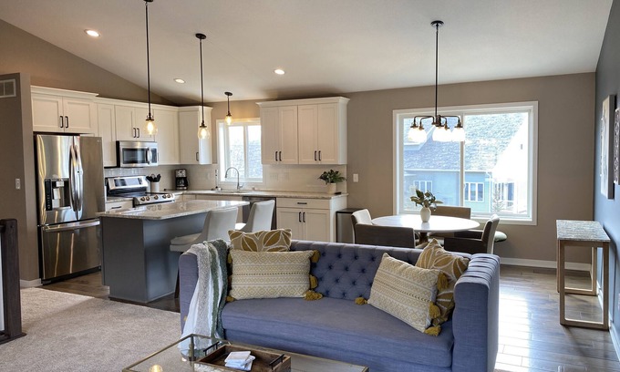 Rochester House | Rare Find on Ridgeline -Mayo 3mi