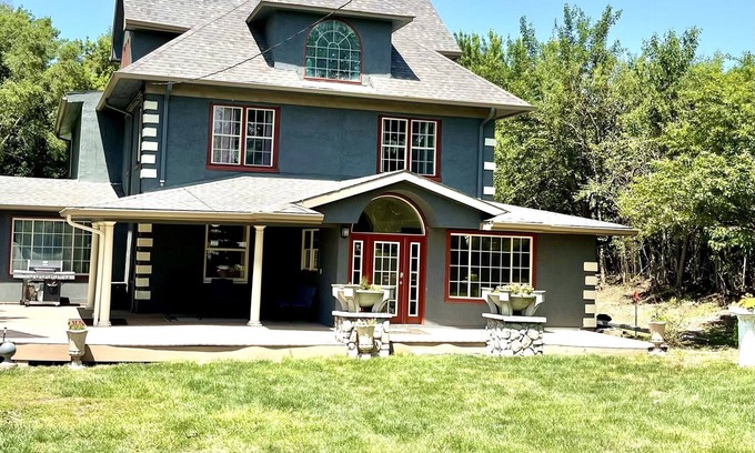 Glenwood House | Rare find! Spacious home near wedding venues & CB/OMA. Perfect for entertaining!