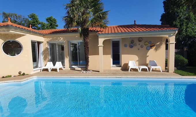 Le May-sur-Evre House | *RARE* Gîte 3 pers. #Private pool #Barn #Cholet #Oriental Park #Puy du Fou