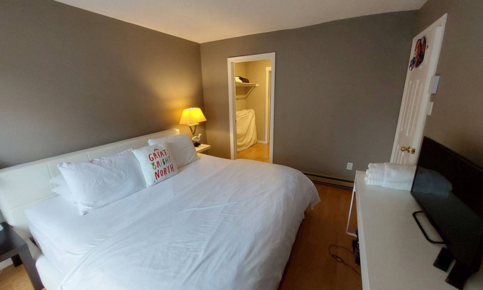 Collingwood Apartment | Rare gem, Waking Distance to Cranberry Golf, trails, restaurants and shops.