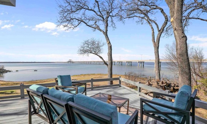 Little Elm House | Rare Modern Beachfront Lake House on Lewisville Lake with Hot Tub, Deck & BEACH