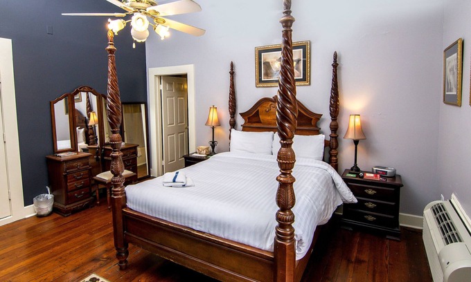 Treme Hotel | Rathbone Mansions - Superior Queen