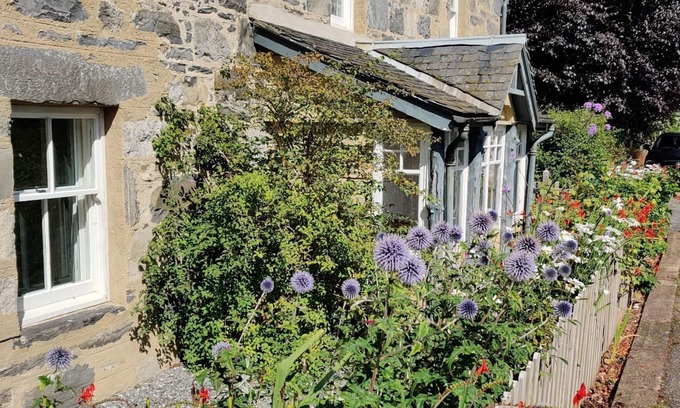 Kingussie House | Rathmhor - lovingly restored traditional stone house in Cairngorms National Park