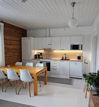 Muurame Apartment | Rauhallinen asunto maalla, navetan päädyssä.