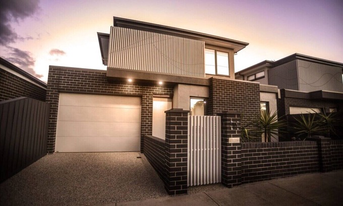 Geelong West House | Raven West I Geelong Corporate or Holiday