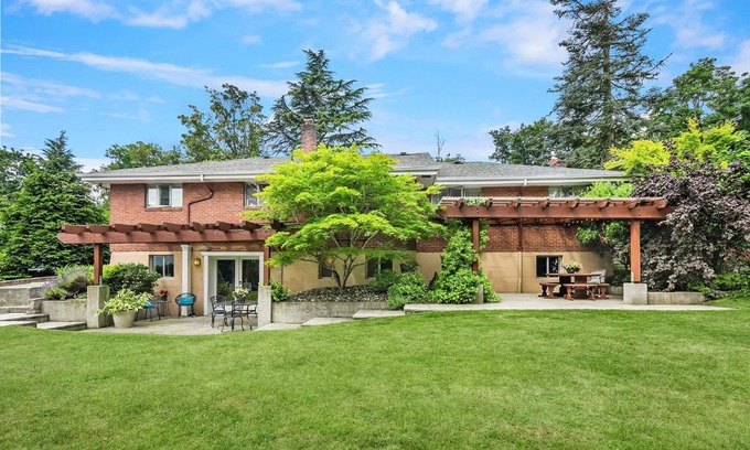 Ravenna Apartment | Ravenna Retreat - Free Parking - 1GBPS Fiber WIFI - Near UW