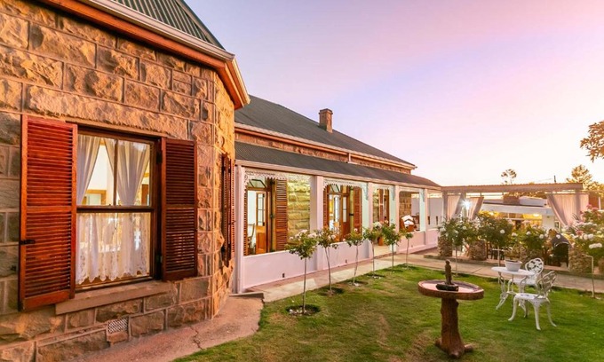 Oudtshoorn House | Ravenscliff Manor