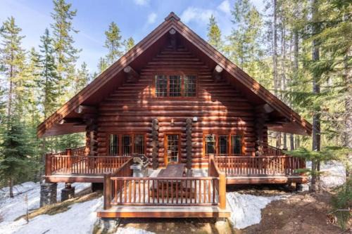 Forest Ridge Estates Apartment | Ravenwood Cabin by StayIn