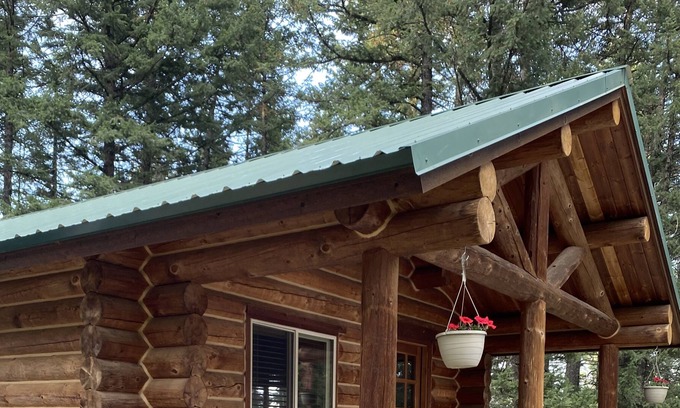 Darby Cabin | Ravenwood Cabin in the woods next to forest service PET FRIENDLY