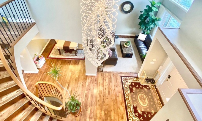 Edgemont House | Ravine House, 4000sqf, View, AC,Sleep12+nn
