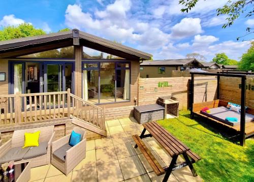 Raywell Resort | Raywell Hall Country Lodges