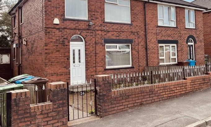 Oldham House | Re-markable 3 bed - Entire Home in Oldham