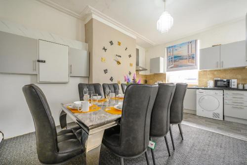 Beeston House | -RE15CFA- For Relaxed and Cosy stay with Free Parking