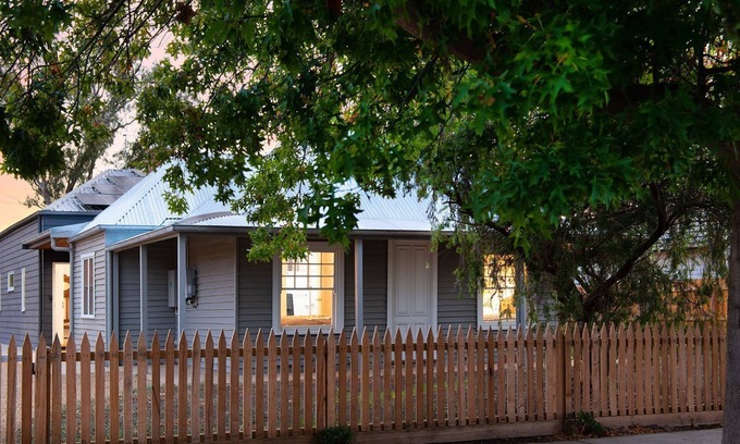 Clunes House | Reader's Rest - dog friendly accommodation in Clunes!