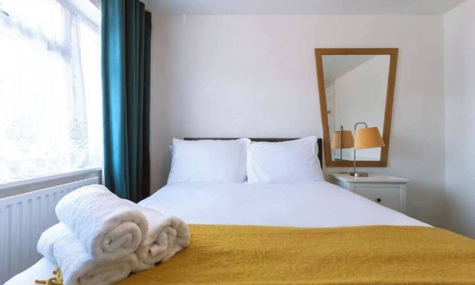 Reading House | Reading - 3-Bed House - Sleeps 6 - Garden - WiFi