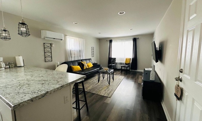 Amberley Village Apartment | Reading-Stylish Apartment for Contemporary Comfort