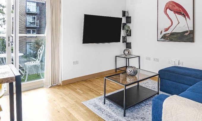 Basildon Apartment | Ready Monday 7th. Discount for first guests!