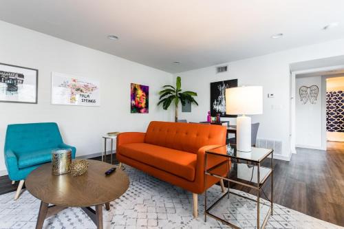 Oak Lawn Apartment | Reagan 206