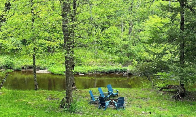 Milanville Cabin | Real log cabin in the forest with modern amenities for the nature lover