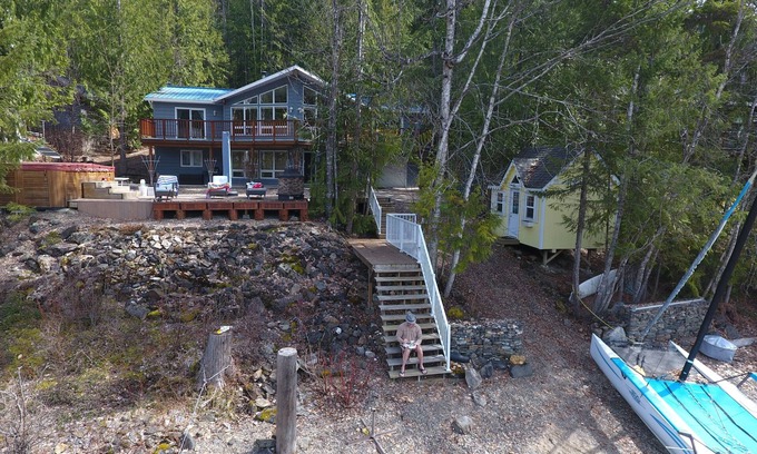 Eagle Bay House | Really beautiful Lakefront Home !