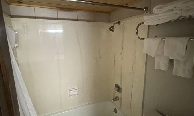 Gatlinburg Hotel | Really Spacious King Room