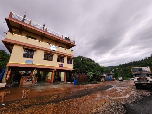 Laitmawsiang Hotel | REBA FOOD AND LODGING Dawki