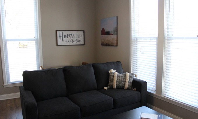 Pleasant Hill House | Rebecca's Retreat on Katy Trail in beautiful downtown Pleasant Hill MO
