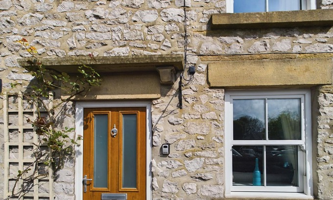 Tideswell Cottage | REBETHNAL COTTAGE, pet friendly, with open fire in Tideswell